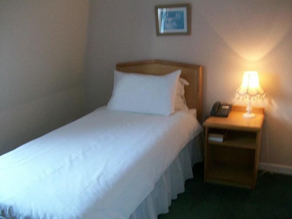 Victoria Hotel Kirkcaldy Buitenkant foto
